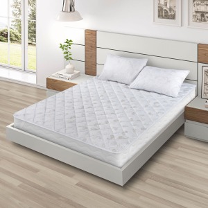 Наматрасник стеганный на резинках по углам